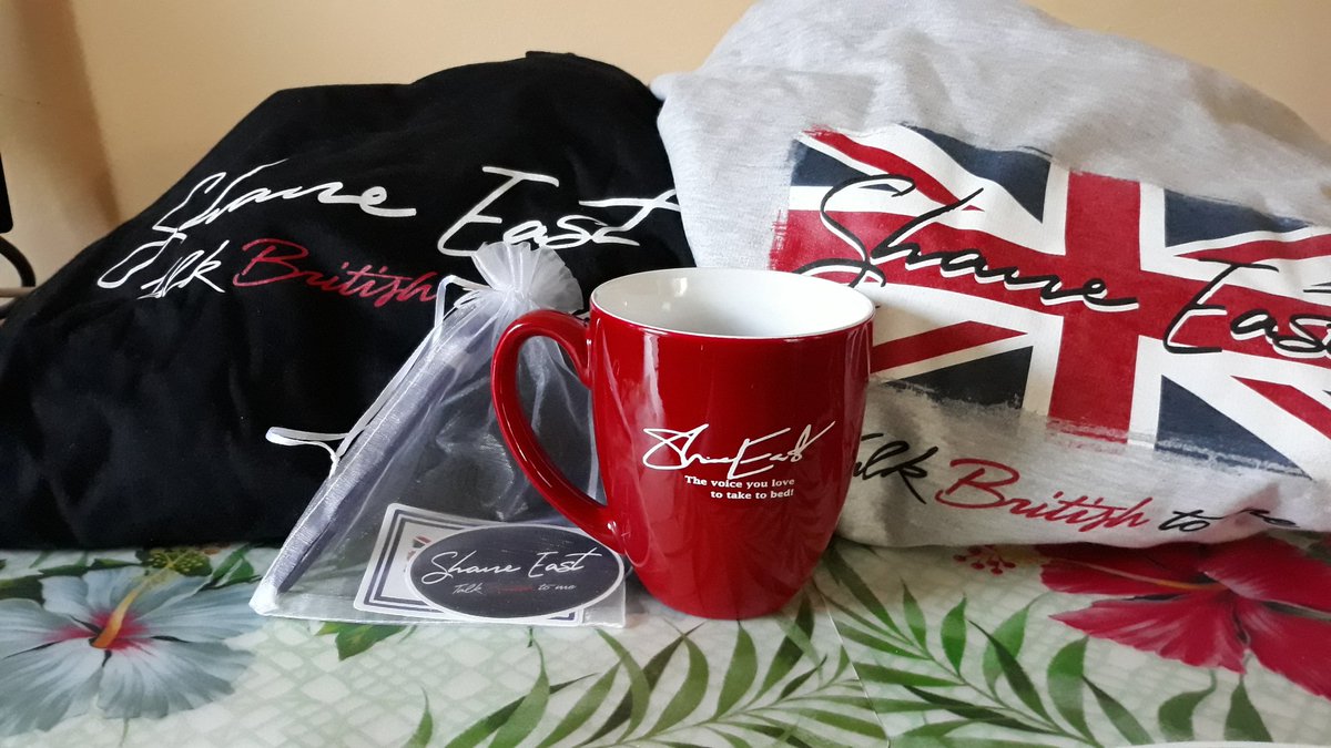 countrych1c12's tweet photo. Happiness is receiving a well packed box of @ShaneEastReads goodness from @addicted2voice &amp; @MendeeJane. Finally joined #RedMugClub https://t.co/FOvBegKdzc