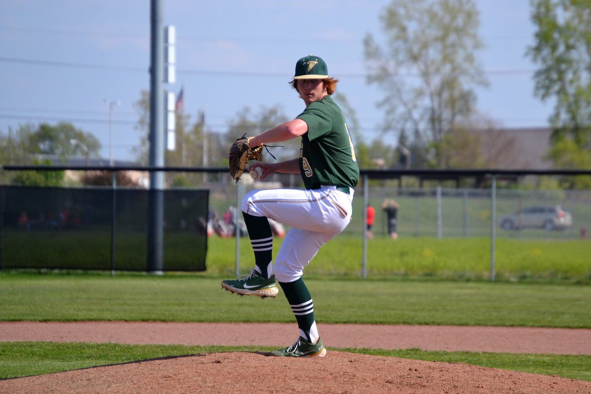 NolanMoore05's tweet photo. Made my second Varsity start of the season as a Freshman yesterday vs. our 19-2 league rival. 
Took a tough loss, but found some positives:
5 .1 INN
3 ER
0 XB Hits allowed
21 of 28 first pitch strikes
103 pitches/70 strikes (68%)
@FlatgroundApp #Classof2024 #ThreeSportAthlete https://t.co/gfvSkcorpf