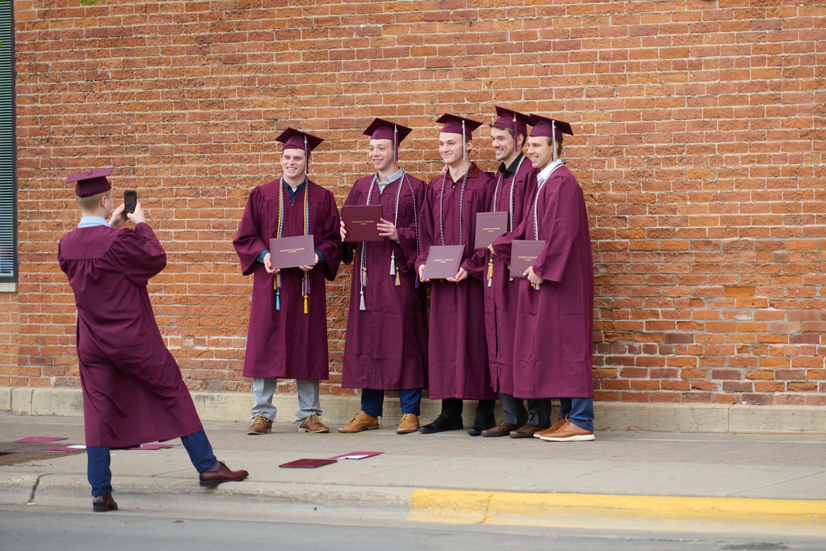 UWLaCrosse's tweet photo. What a great day. 🎓

Cheers to you, Class of 2021. Thank you for letting us be part of your story. Wherever your next chapter takes you, know that you will always have a home here. You are, and will always be, an Eagle. 🦅❤ #uwlax #UWLGrad https://t.co/YYpK3bpS4a