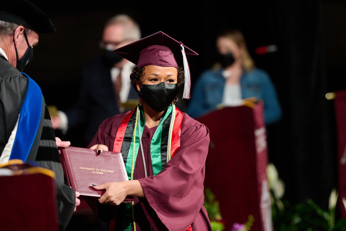 UWLaCrosse's tweet photo. What a great day. 🎓

Cheers to you, Class of 2021. Thank you for letting us be part of your story. Wherever your next chapter takes you, know that you will always have a home here. You are, and will always be, an Eagle. 🦅❤ #uwlax #UWLGrad https://t.co/YYpK3bpS4a