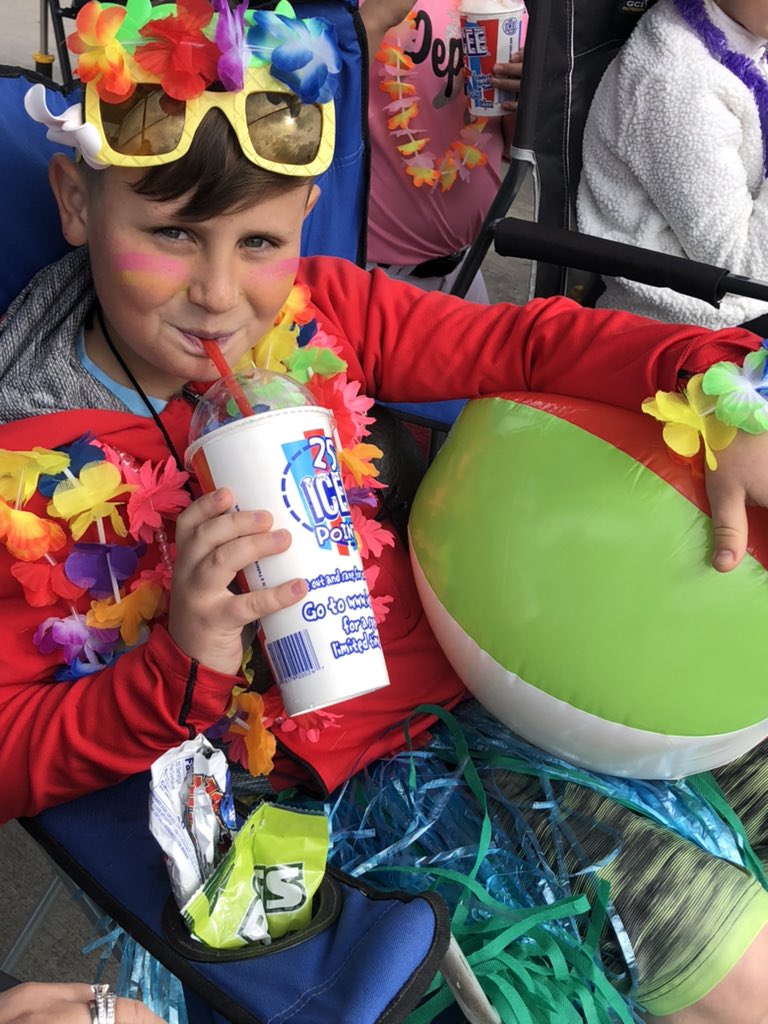dncbenton5's tweet photo. Everyone can have a great time at the @HawaiianHitfest #HawaiianHitfestBB21 #Wolverines12AA https://t.co/qKdqka9K0q