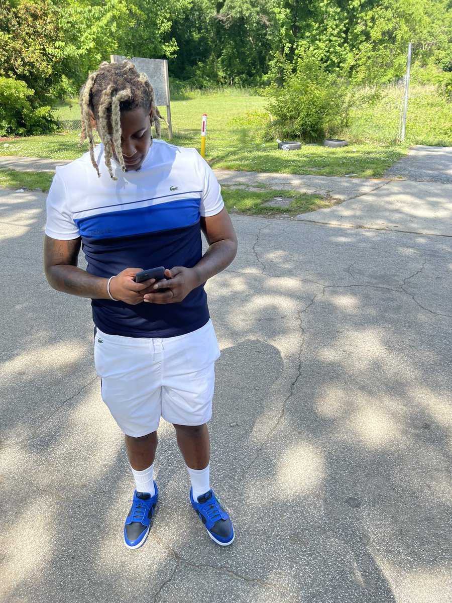 OnehandRick's tweet image. I had way too many tryna play both sides I'm cutting em loose I know I hide the pain so easy but I got issues too💯