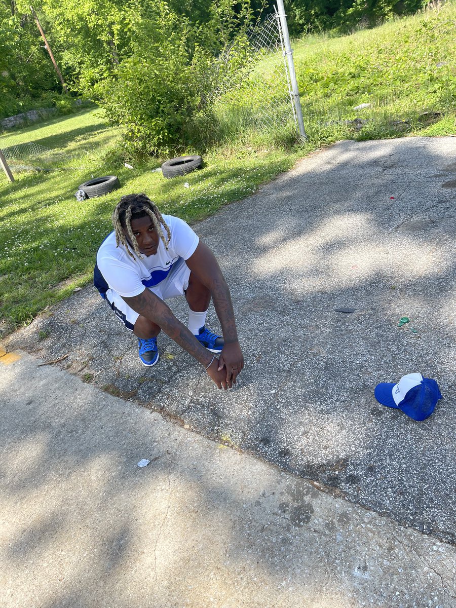 OnehandRick's tweet image. I had way too many tryna play both sides I'm cutting em loose I know I hide the pain so easy but I got issues too💯