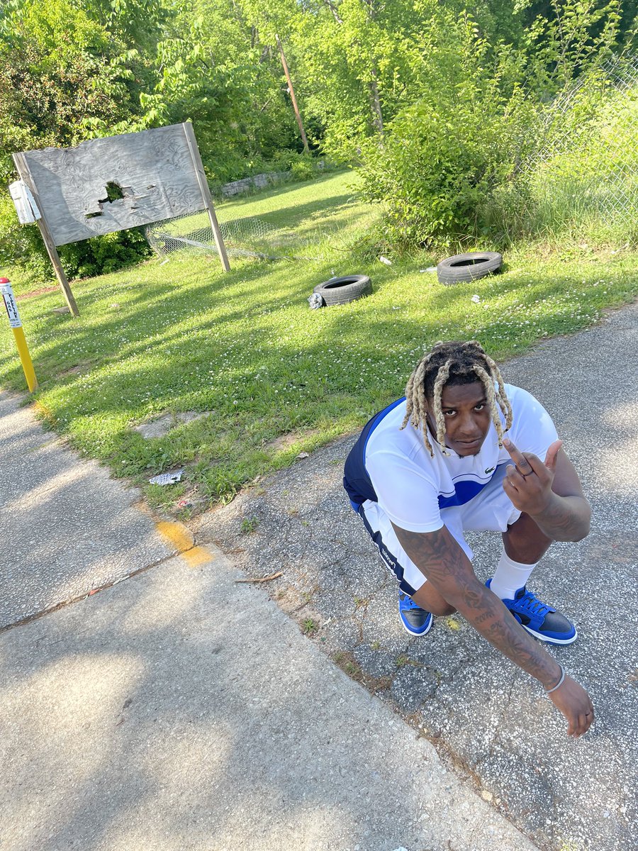 OnehandRick's tweet image. I had way too many tryna play both sides I'm cutting em loose I know I hide the pain so easy but I got issues too💯