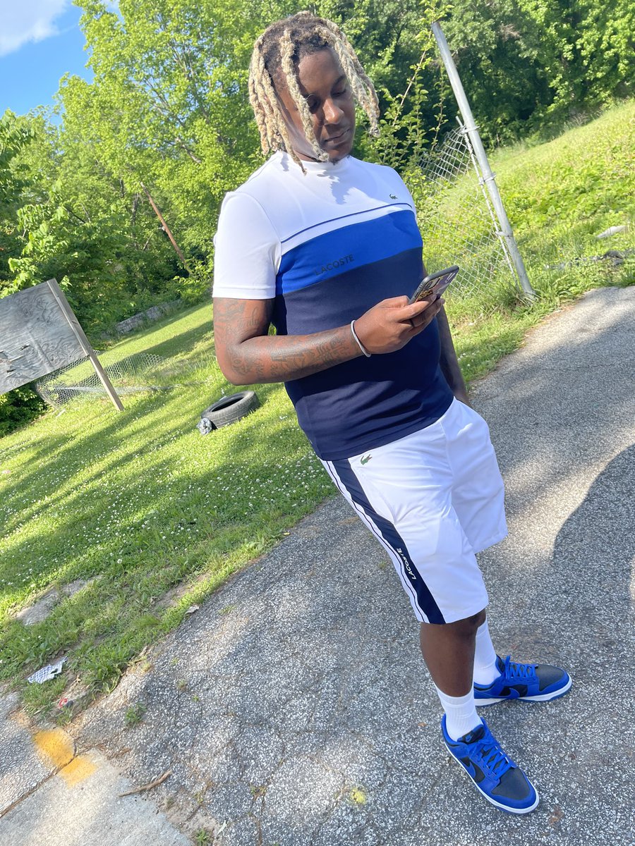 OnehandRick's tweet image. I had way too many tryna play both sides I'm cutting em loose I know I hide the pain so easy but I got issues too💯