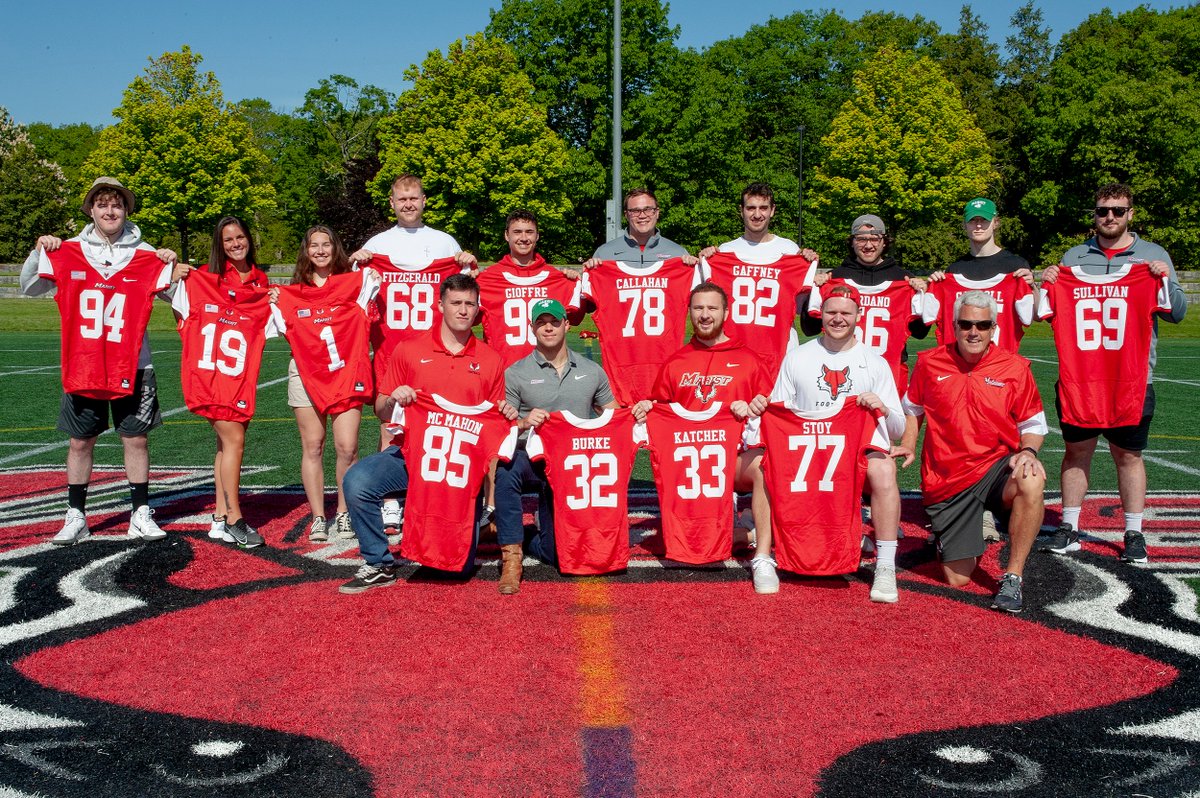 This morning, we honored our 14 seniors.

We're greatly appreciative of all of your contributions on the field, behind the scenes, and in the classroom. Best of luck in the future!!

#GoRedFoxes #DefendTheDen