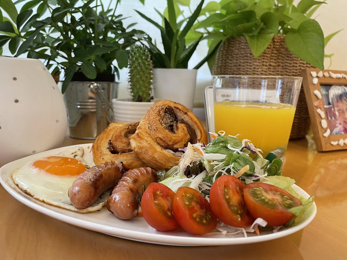 風林火山 8 14 15nec軽井沢 朝食 ﾓｸﾞﾓｸﾞ 目玉焼き ウインナー サラダ つぶあんデニッシュ オレンジジュース T Co H1mvwrwqg3 Twitter