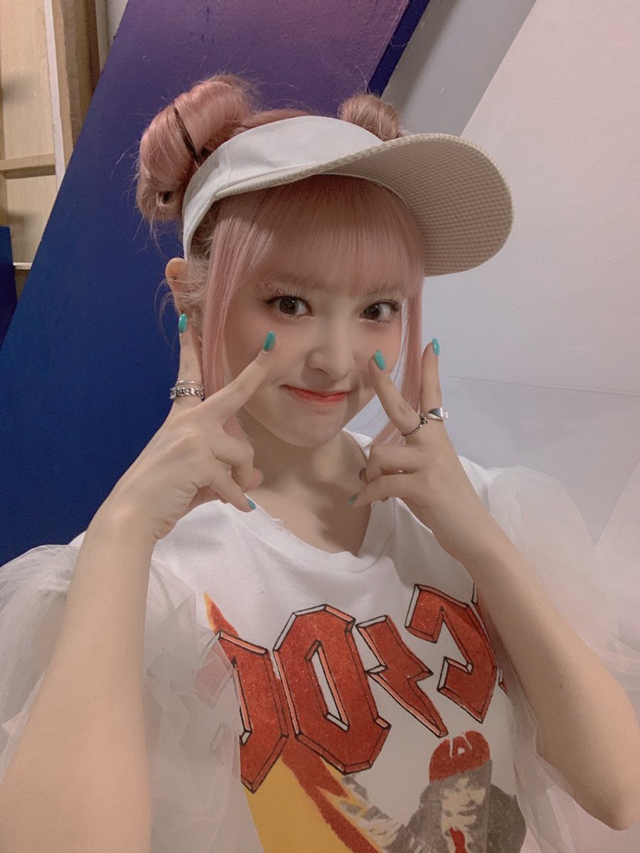 Kpop3Jessi's tweet photo. °• YUURI Minha Estrela Do LUNAR SOLAR que é Dançarina, Vocalista e Maknae. Está Fazendo Aniversário Hoje e Eu Quero Desejar todo Sucesso do Mundo Pra Essa Princesa linda que Eu Admiro!❤
#YuuringoDay #해피유우쨩데이 #happyYUURIday
#유우리생일축하해 #유우리 #YUURI
@LUNARSOLAR_ https://t.co/HSbOc4NnMB