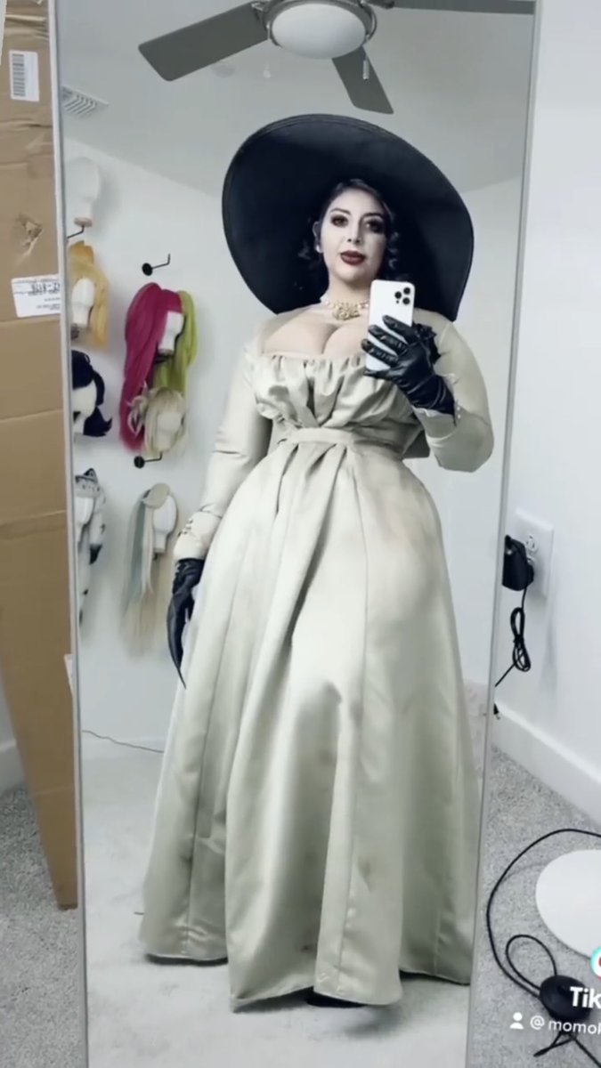 SkarletsNight's tweet image. “So, we finally meet..”