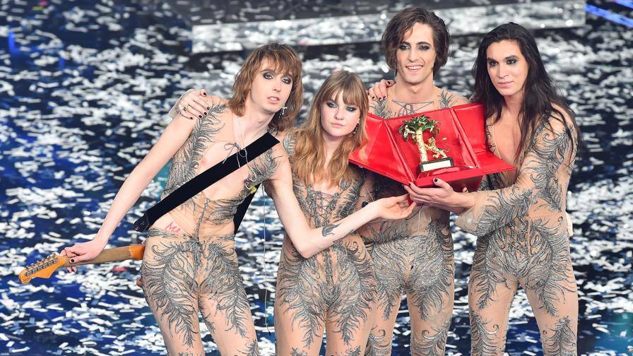 cazzonesobro's tweet photo. l'unica cosa giusta di quest'anno #amici20 https://t.co/salFTZLWG8
