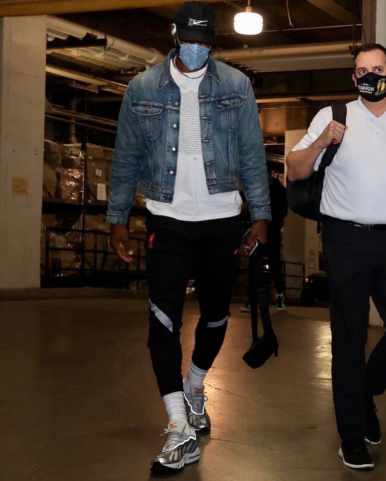 Lebron 15 black with jeans online