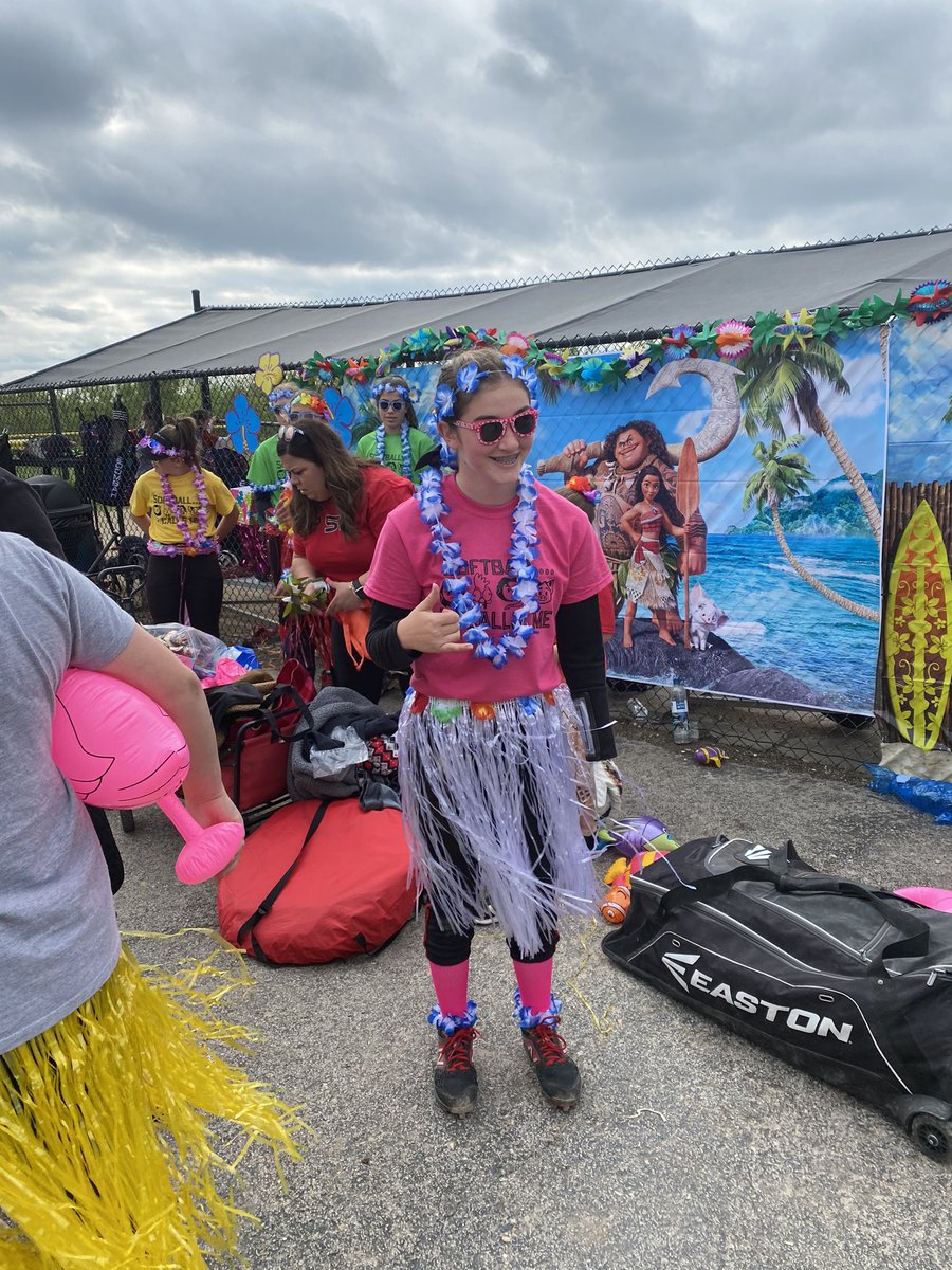 PSA_Freedom's tweet photo. Marleigh and Marlee are ready to play!! @HawaiianHitfest #hawaiianhitfestfp2021 #PSAFreedom14C https://t.co/K8tuQZ8UMk