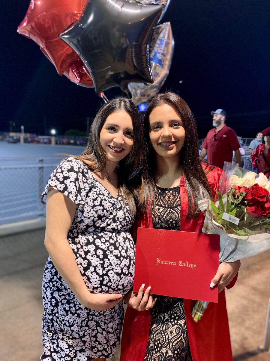 iselamarianaaa's tweet photo. Beauty and brains 🎓👏🏼❤️ You are so amazing sis!! Beyond proud of you! This is only the start for you! We love you Prietita Chula 🥰😘❤️ https://t.co/XB5orsxhqt