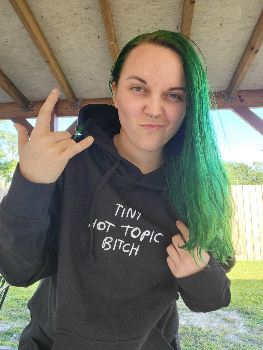 CrazyDog_10's tweet photo. The beautiful hoodie has arrived. @yelyahwilliams #Tinyhottopicbitch https://t.co/BBPvimbPwi