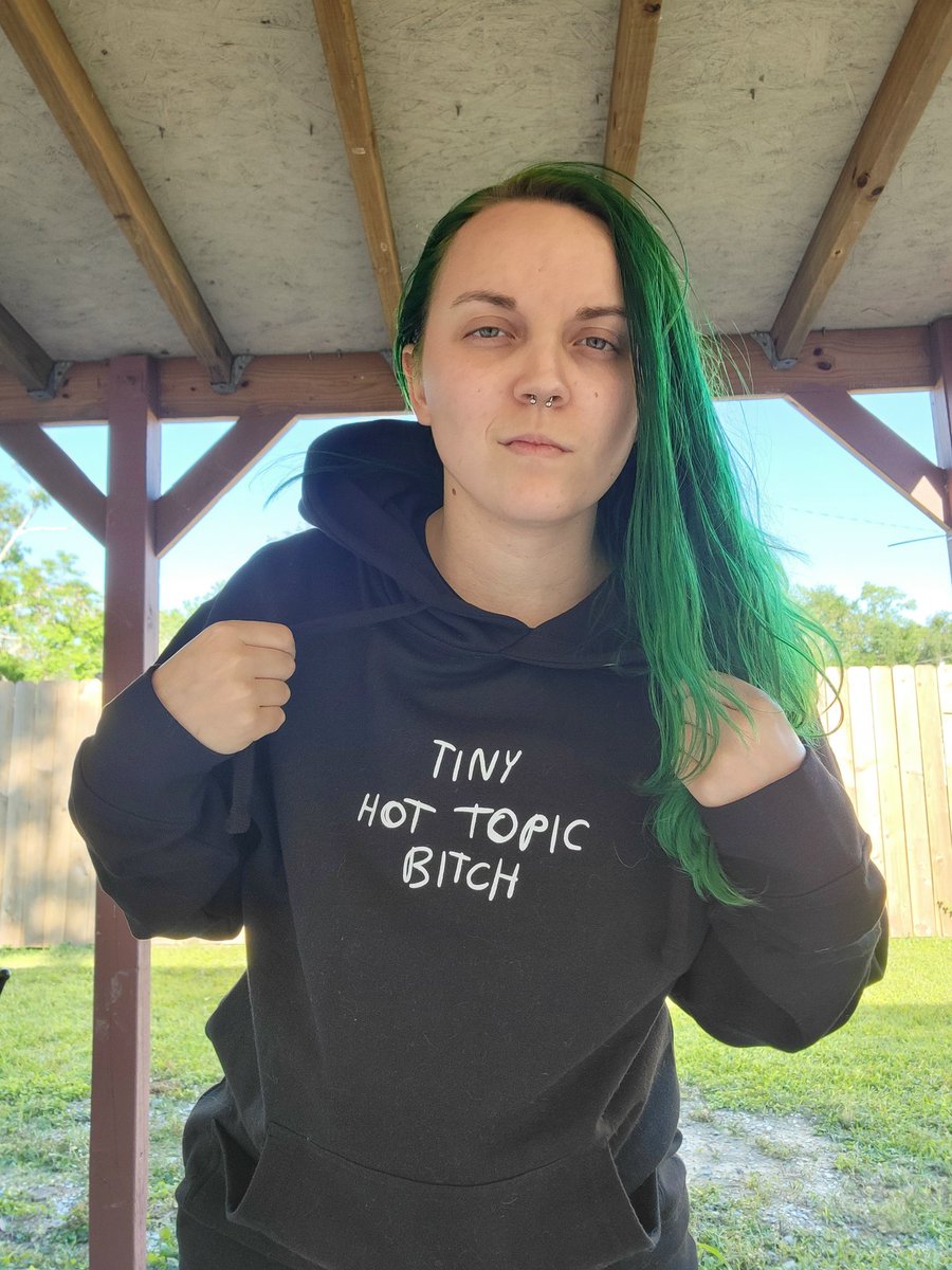 CrazyDog_10's tweet photo. The beautiful hoodie has arrived. @yelyahwilliams #Tinyhottopicbitch https://t.co/BBPvimbPwi