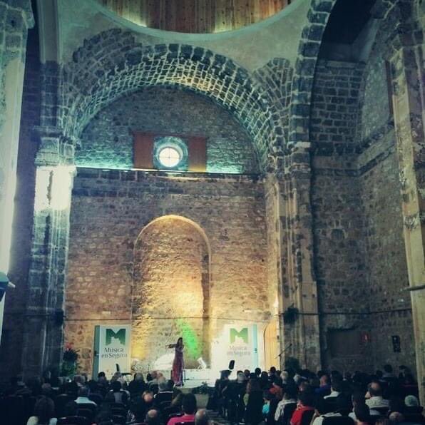 El 15 de de mayo de 2014 empezaba así, con la flautista <a href="/RosannaTerBerg/">Rosanna Ter-Berg</a>, esta bonita aventura que es #MúsicaenSegura: un faro musical desde nuestro pequeño gran pueblo. Gracias a todos los que habéis estado alrededor de nuestras delicatessen musicales durante estos 8 años. 🥰