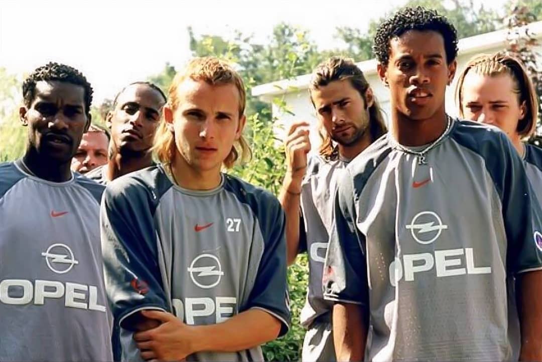 ActuFoot_'s tweet photo. Jay-Jay Okocha x Mauricio Pochettino x Ronaldinho.

Le PSG de 2001. 😎😎😎 https://t.co/r1RTSzLhFC