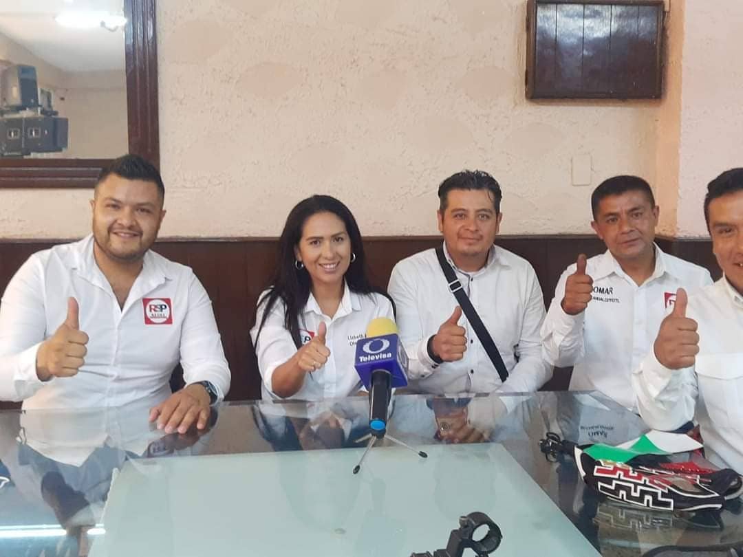 JoseDeJesusAZ's tweet photo. Gracias a nuestros amigos de prensa.
La principal pregunta ha sido sobre las propuestas que tenemos, sin duda las hemos construido no por populistas, sino por las necesidades que no se han atendido y solo han quedado en promesas durante años. 
#ContigoEsPosible 🤜🏼🤛🏼 #Zetina https://t.co/SxqKyeoPaZ
