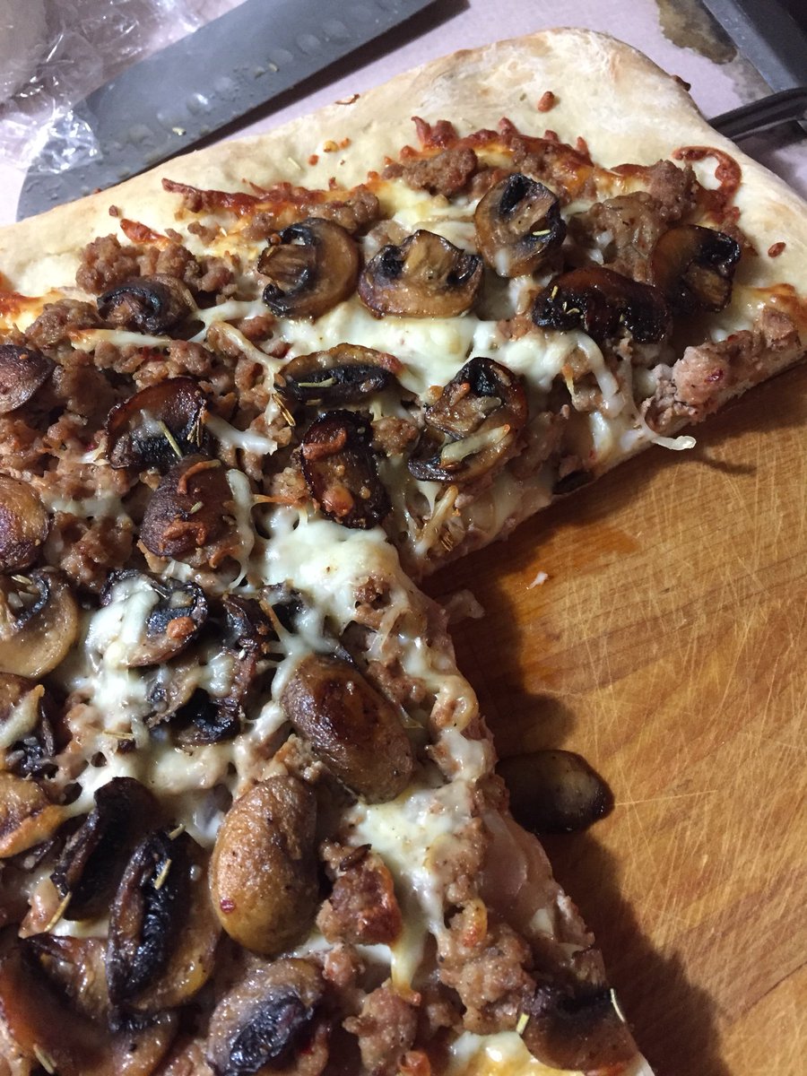 twogalscooking's tweet photo. Hiya folks! I know it’s been a while but between work and third wave of the pandemic, I may have been a titch distracted. So tonight I made homemade pizza with sausage, red onion and mushrooms. What are you all having this fine weekend? ~A #foodies #pizza #homecooking #eathappy https://t.co/ouU0JZenqh