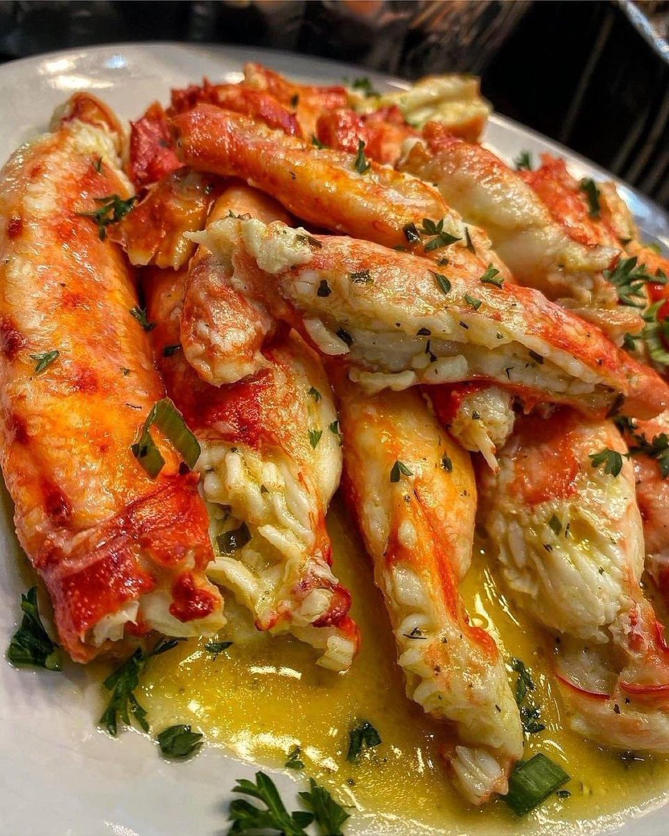 Healthfooods's tweet photo. King Crab Legs in garlic butter!!!! https://t.co/30cyHcTLlJ