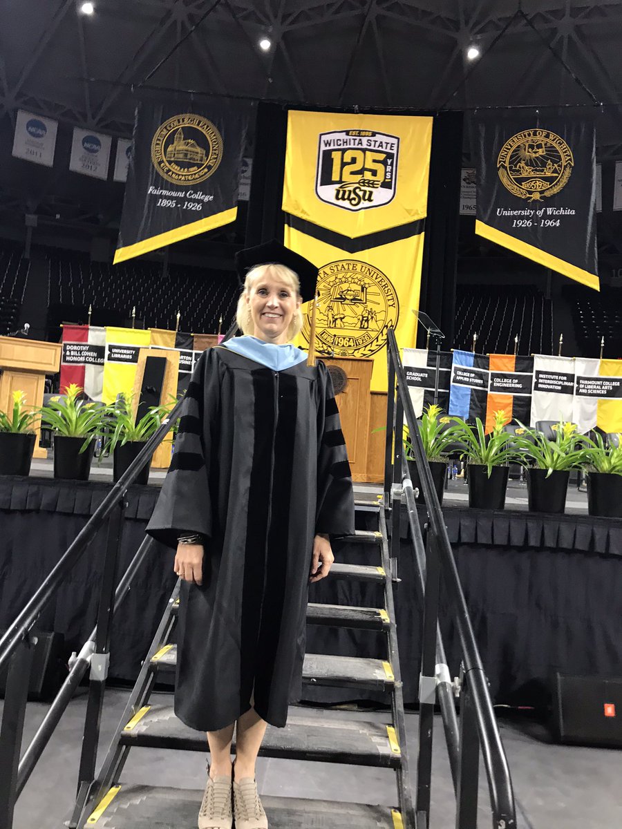 melindarangel15's tweet photo. Today my doctoral journey ended with a wonderful celebration! #wsugrad https://t.co/jXBpqt2y8B
