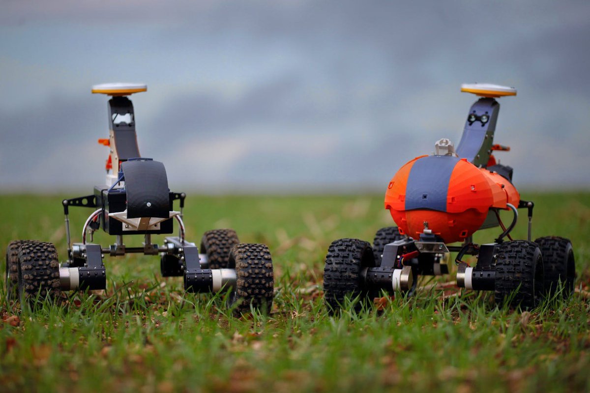 Bioproductos_Ve's tweet photo. .
#AgroRobots >
Con cámaras hiperespectrales nuevos #robots agrícolas detectan #plagas y #malezas
Las exterminan con electricidad , láser o inyectándoles #ControladoresBiológicos.
Ya basta de #agroquímicos tóxicos q envenenan nuestros alimentos.
#AgriculturaOrgánica _ #UCV
. https://t.co/fPGJ3rNyjJ