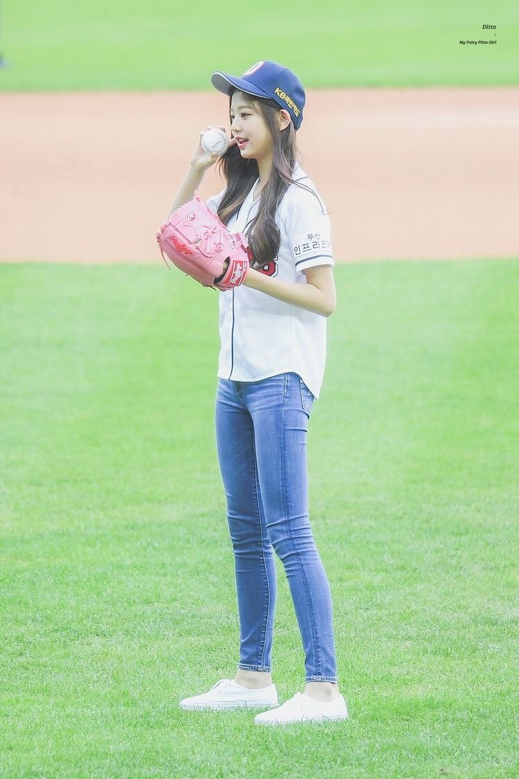 hourly wonyoung tweet media