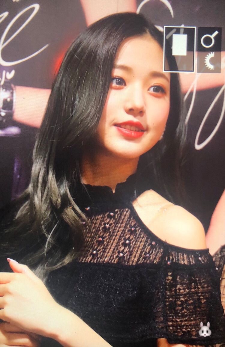 hourly wonyoung tweet media