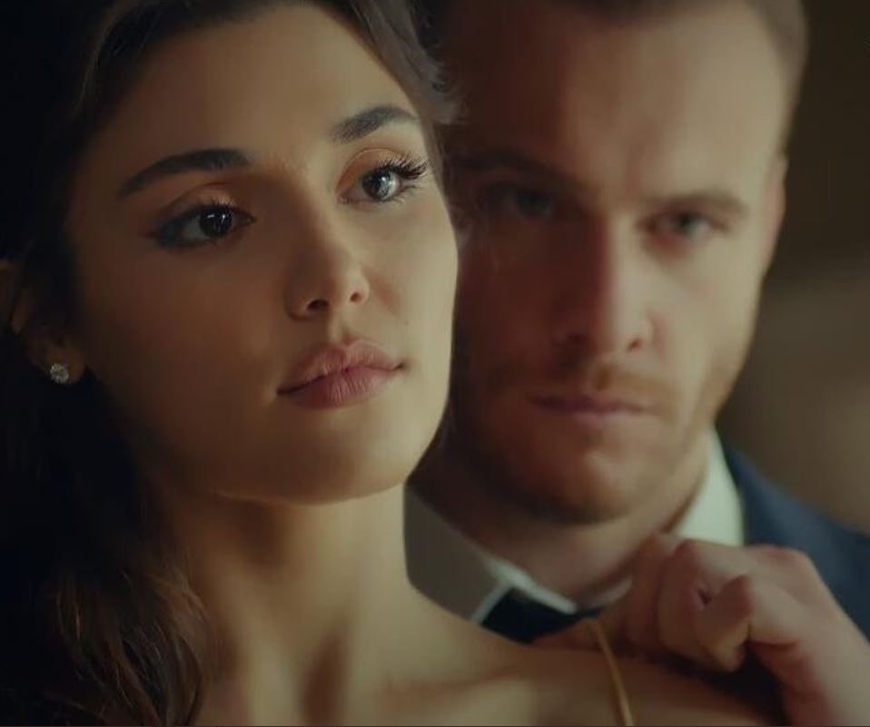 Эда йылдыз керем. Подарок серкана эде. Селин актриса серкан. Подарок серкана эде. Серкан болат прическа.