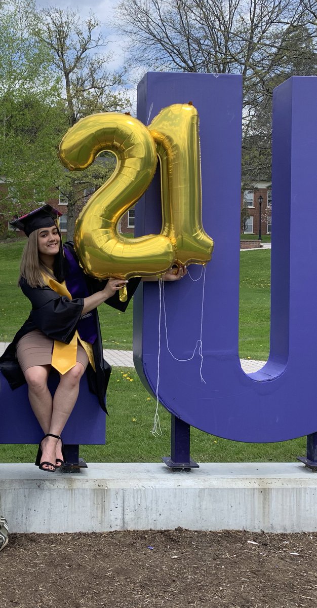 DesssyGames's tweet photo. Class of 2021 💛💜🎓 https://t.co/kZ3GafZ05E