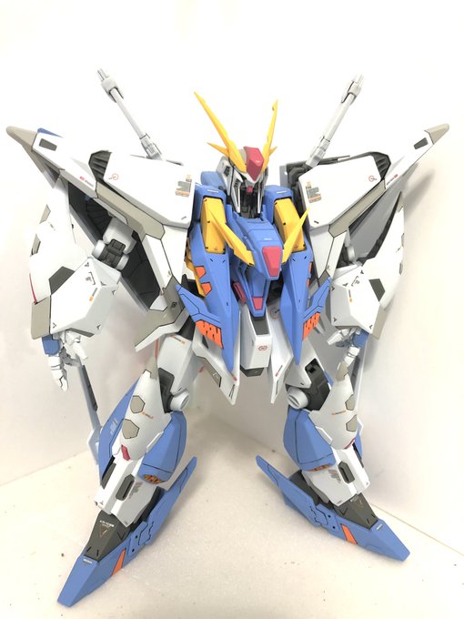 Ξガンダム完成した!!!
初のエアブラシ塗装も、遠目に見る分には上出来なのでは…?!
#ガンプラ
#クスィーガンダム 
#閃光のハサウェイ 