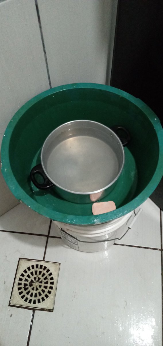 loucasmemes's tweet photo. Um Dia Você Lava A Louça 
No Outro É A Louça Que Te Lava 🤣

#PIAAWARDS https://t.co/wvezT7lU8v