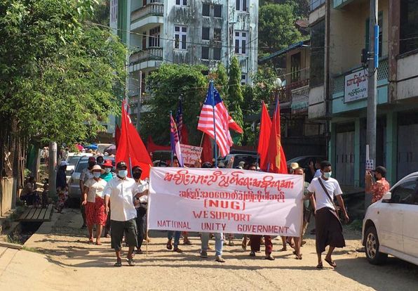 TostevinM's tweet photo. As fighting continues around the Myanmar town of Mindat, elsewhere in the country protesters as out again to demonstrate against the junta and show support for the rival National Unity Government #WhatsHappeningInMyanmar https://t.co/tBX74OuvUs