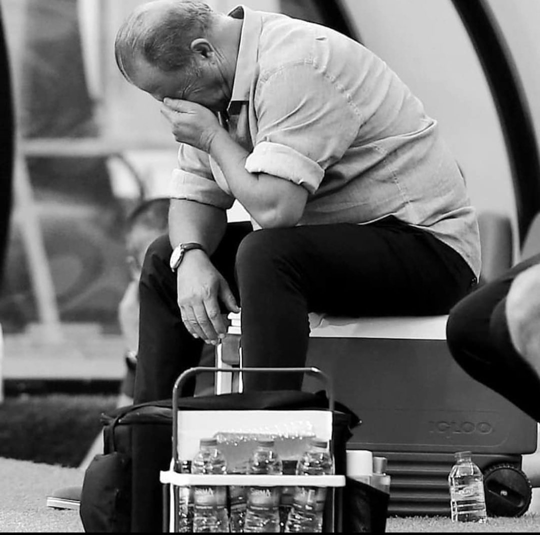 muratcan_can06's tweet photo. "Fatih Terim Galatasaray kulübünün yaşayan efsanesidir. Galatasaray Türkiye ise, Fatih Terim başkenttir."

#BiziBırakmaHocam
#FatihTerim
#Galatasaray https://t.co/QENGpGBidb