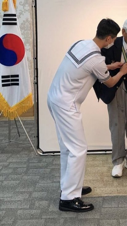 gummyblue_'s tweet photo. #조기전역청원갈겨.. https://t.co/J8NFSedPkd