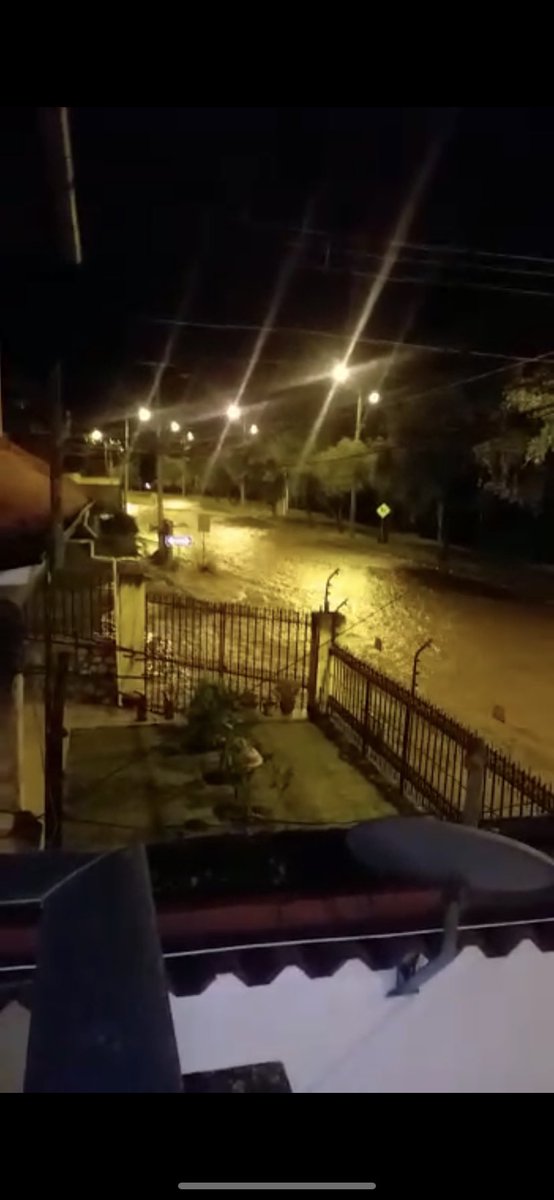 AntonioJoseBor8's tweet photo. Los efectos de crecidas e inundaciones de los ríos de Cuenca, en especial del Río Yanuncay pueden minimizarse con obras como las que @elecaustro las viene estudiando y que avanzan como el Proyecto Multiproposito Hidroeléctrico Soldados Yanuncay. No más esto! https://t.co/tCqq1SeRK5
