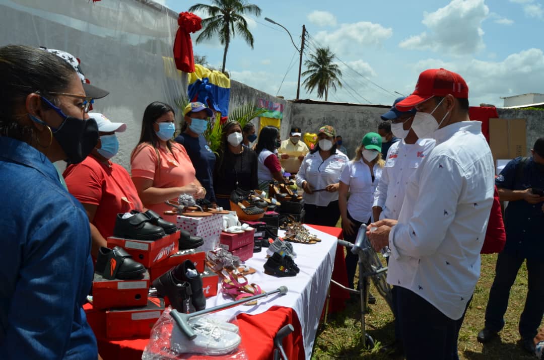 Desarrollamos una extraordinaria Jornada de Atención a las víctimas de la Guerra Económica en el Municipio Santa María de Ipire
Una vez más se evidencia que solo la Revolución Bolivariana continúa protegiendo al pueblo en cada una de las áreas.

¡Nosotros Venceremos!