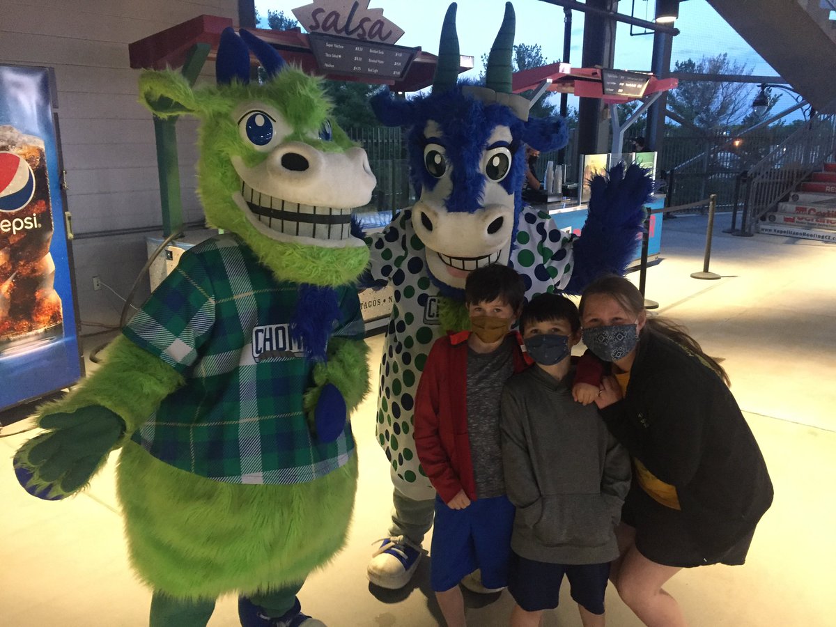 ErinMFitch's tweet photo. #nogoatsnoglory #nogoatnoglory #yardgoats https://t.co/kke2JL2q5u