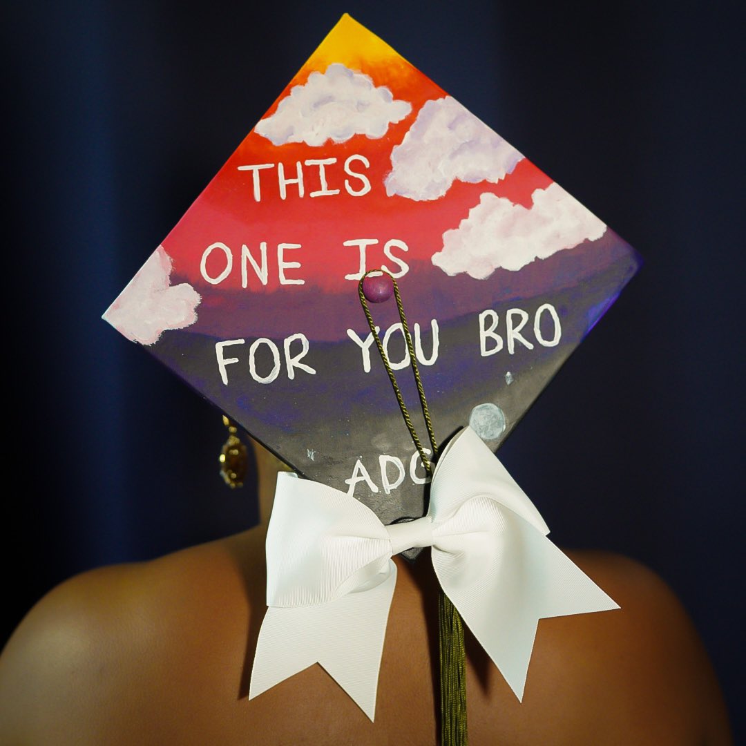 its_vickitoria's tweet photo. Y’all favorite doctor finally walked across the stage last weekend. Nothing but blessings over here!
Dr. Victoria Goodman ❤️
Big brother this one is for you! I know you’d be so proud! Love you and miss you everyday 💙 ADG
#classof2020 #blackandhooded #thisisforus https://t.co/5ZbW3HNwDv