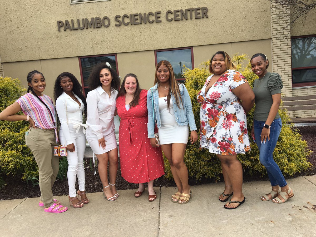 NazPrepMath's tweet image. Senior Awards Ceremony 💜#advisorygirls #NazPrep2021 #TheFutureisFemale