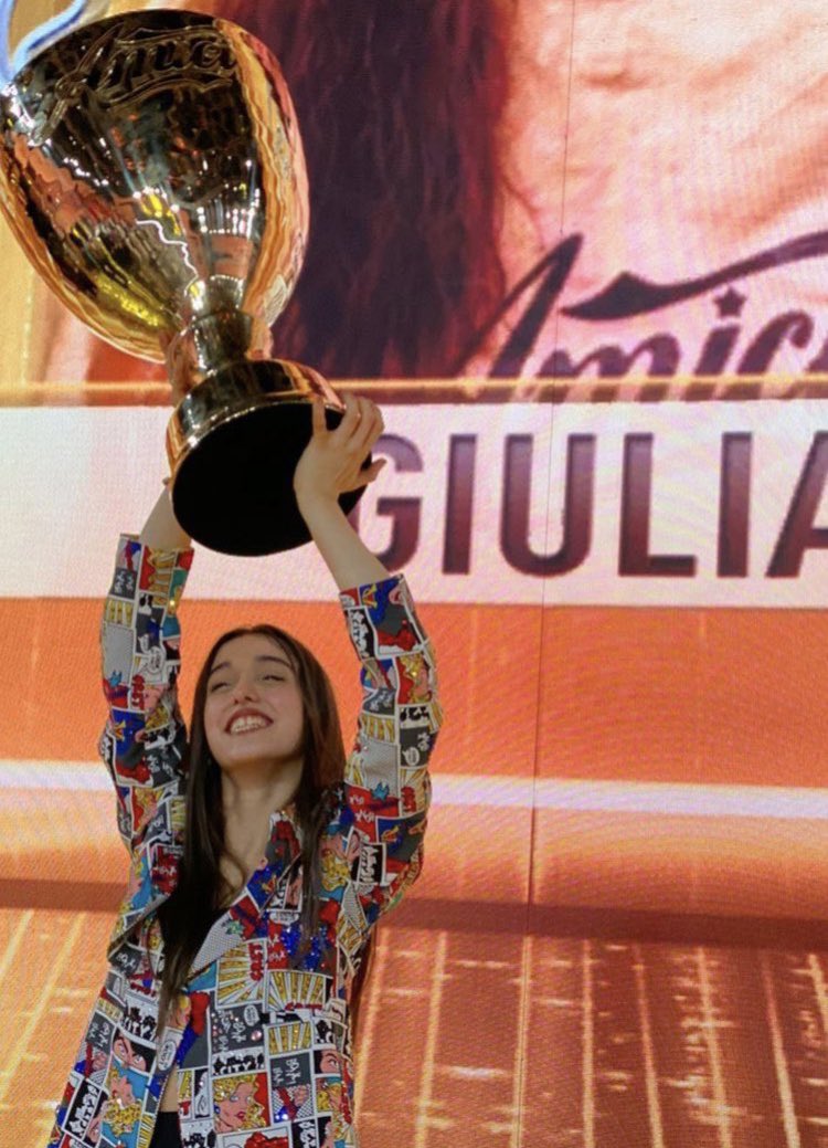 sgiullara's tweet photo. ce l’hai fatta giu 
alzala in alto questa coppa
hai vinto. hai vinto e te lo sei meritato.

adesso comincia il bello... 🍀
#amici20 #amemici20 #giuliastabile https://t.co/ILJGAbIEJa