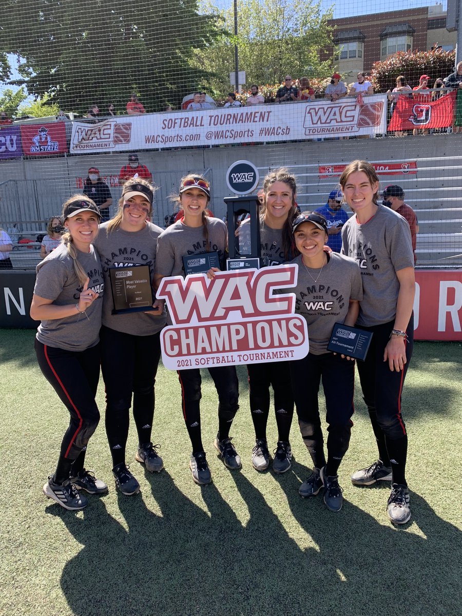 seattleusb's tweet photo. Just a bunch of two-time #WACsb champions

@ally_choate @MadisonCathcart @cherise_silvan @AlyMat06 @BaileyThomps0n @han_sasaki @carleyynaa @OliviaAndree @ShiSmith22 @kenziemadokoro @GDudden Steph https://t.co/RnR9q8lEEm
