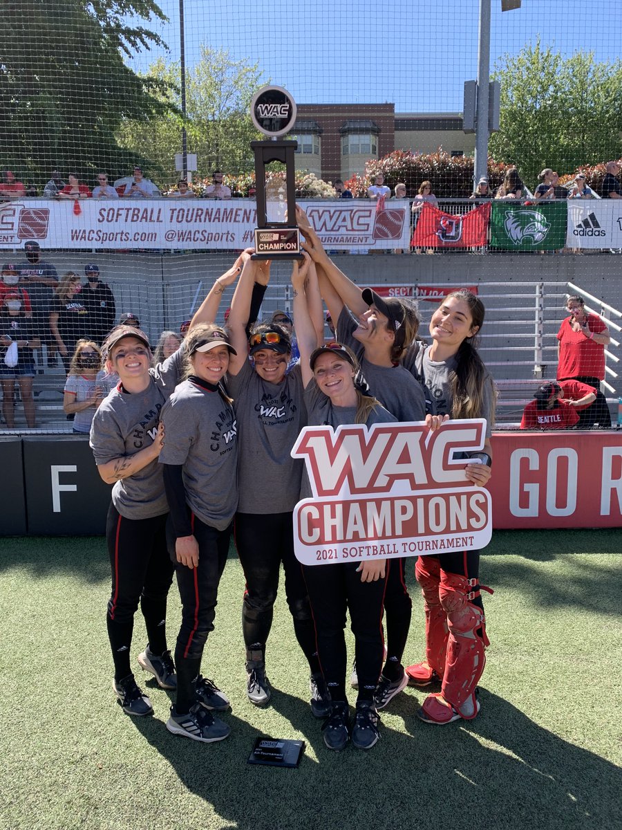 seattleusb's tweet photo. Just a bunch of two-time #WACsb champions

@ally_choate @MadisonCathcart @cherise_silvan @AlyMat06 @BaileyThomps0n @han_sasaki @carleyynaa @OliviaAndree @ShiSmith22 @kenziemadokoro @GDudden Steph https://t.co/RnR9q8lEEm