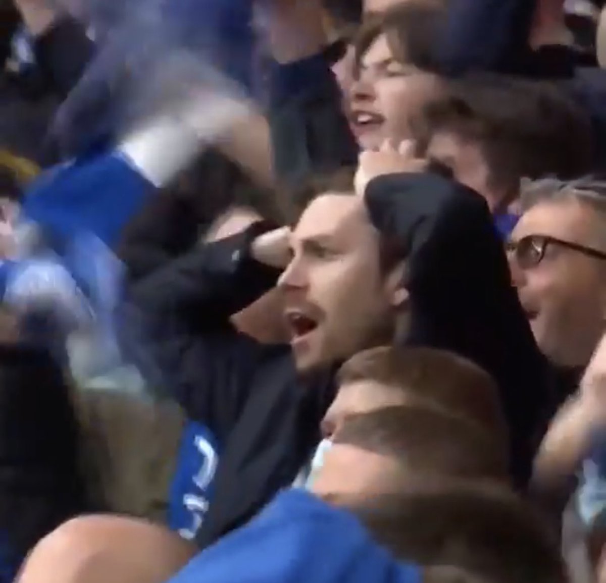 ArsenalMiami's tweet image. Imagine going 15 months without live football then getting to go to Wembley for the FA Cup final, celebrate a 90th minute equalizer for it it be wrongly canceled out by VAR 😂😂😂
#ChelseaLeicester #FACupFinal #ChelseaFC