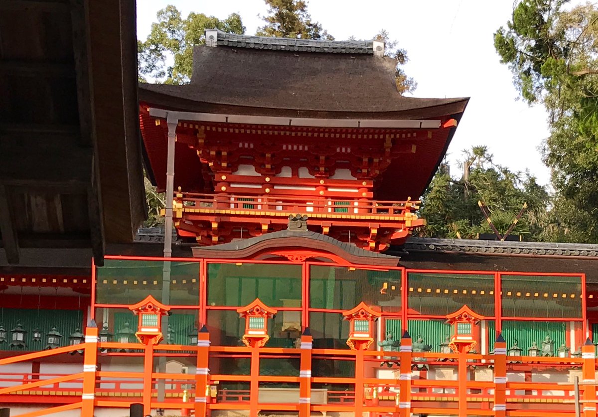 春日大社(奈良市)
二十二社の一つ
社格は官幣大社
全国の春日神社の総本社
祭神は武甕槌命・経津主命・天児屋根命・比売神
藤原永手が、鹿島の武甕槌命、香取の経津主命と、枚岡神社に祀られていた天児屋根命・比売神を併せて、御蓋山の麓に社殿を造営して祀ったのが創始だとされる(諸説あり) 