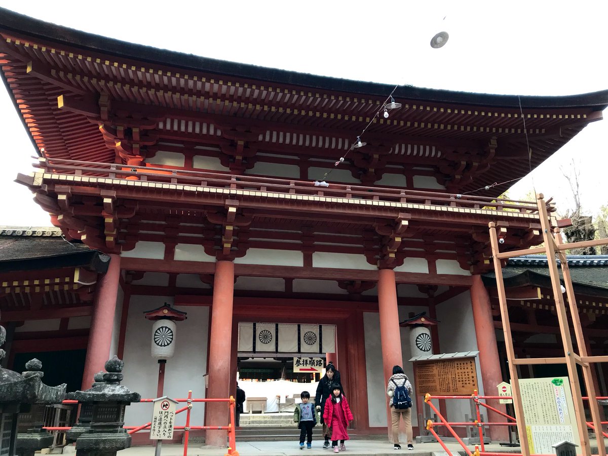 春日大社(奈良市)
二十二社の一つ
社格は官幣大社
全国の春日神社の総本社
祭神は武甕槌命・経津主命・天児屋根命・比売神
藤原永手が、鹿島の武甕槌命、香取の経津主命と、枚岡神社に祀られていた天児屋根命・比売神を併せて、御蓋山の麓に社殿を造営して祀ったのが創始だとされる(諸説あり) 