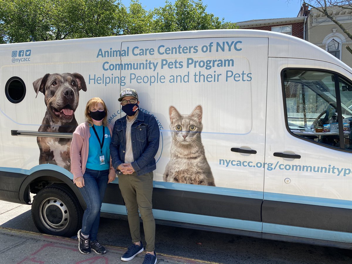 FranciscoMoyaNY's tweet photo. More from our purrfect day with the pups and cats, and the staff and volunteers from @NYCACC. One of my favorite events to sponsor. Thanks again for coming out! #petvaccination #petfooddistribution https://t.co/uKyrNKEcBA
