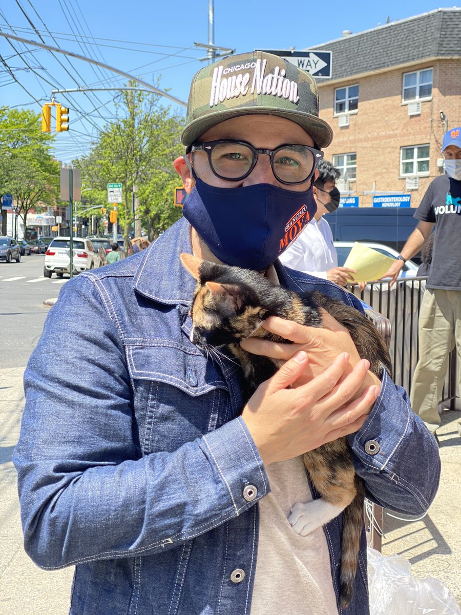 FranciscoMoyaNY's tweet photo. More from our purrfect day with the pups and cats, and the staff and volunteers from @NYCACC. One of my favorite events to sponsor. Thanks again for coming out! #petvaccination #petfooddistribution https://t.co/uKyrNKEcBA