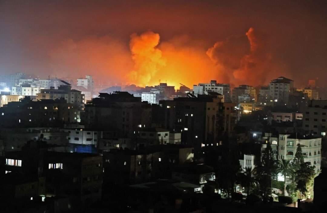 aishaomar_1's tweet photo. Pray to God for Gaza 💔😭   #GazaUnderAttak https://t.co/pTEgQ5cqie