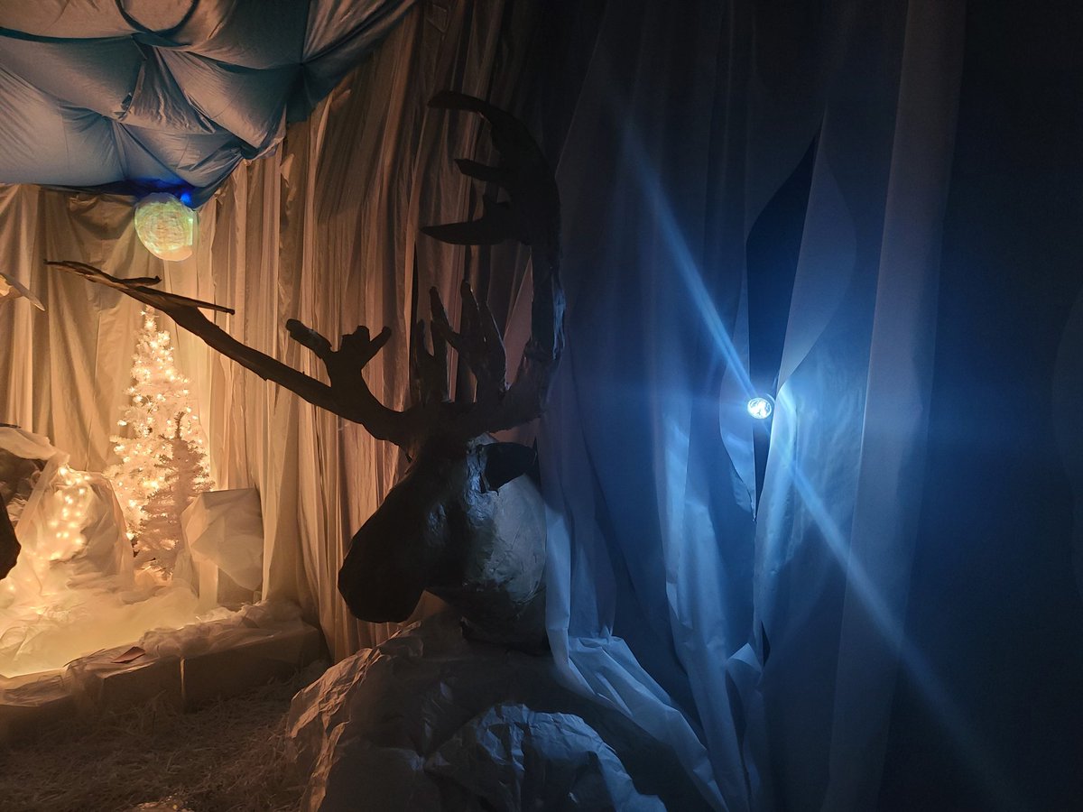 OverallCreek's tweet photo. 6th grade has completed their taiga habitat! The students spent time researching, writing papers, making presentation boards, writing speeches, and hand making different parts of the taiga to present their learning.  #lifeatthecreek #notborntofollow https://t.co/Ub5lLk8UEm
